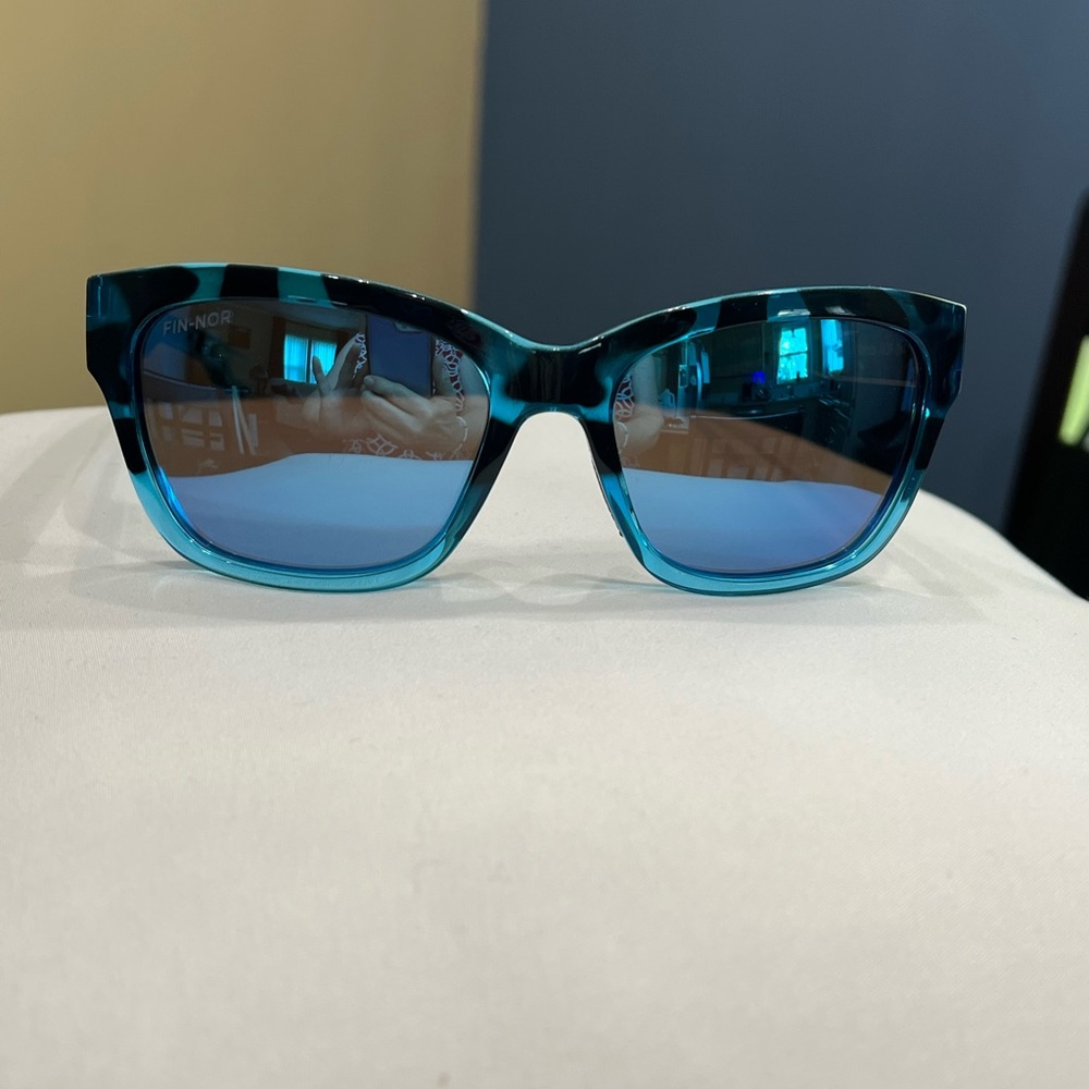 Fin-Nor Mordida Sunglasses Mauritius 2201 Blue Mirror Lenses Sunglasses